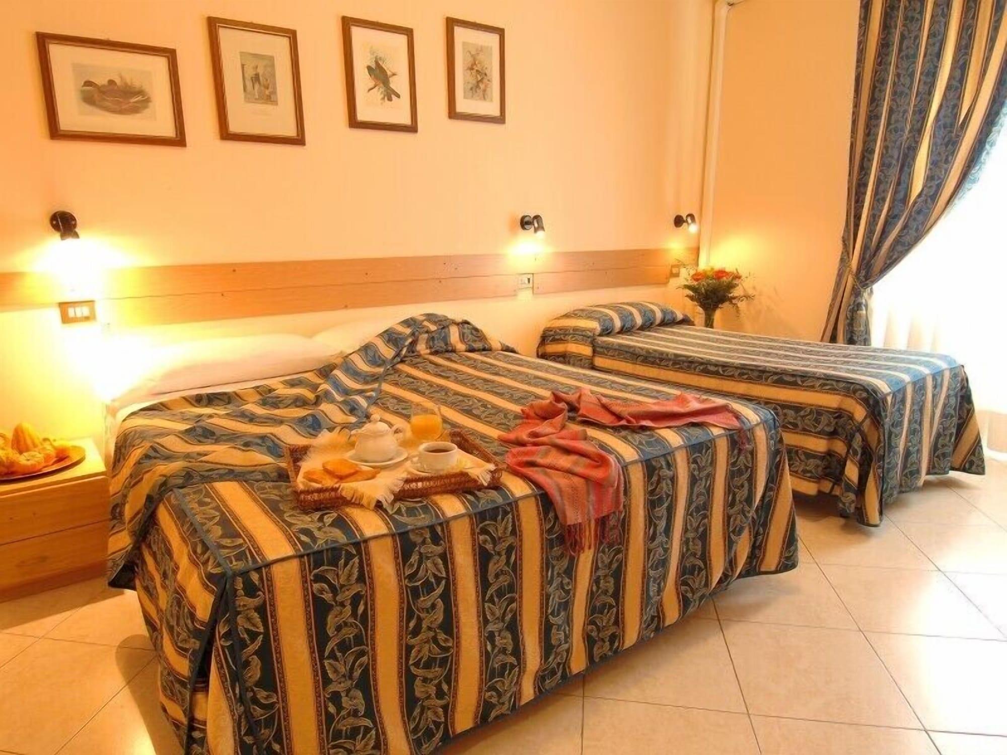 Hotel Loreto Milan Exterior photo