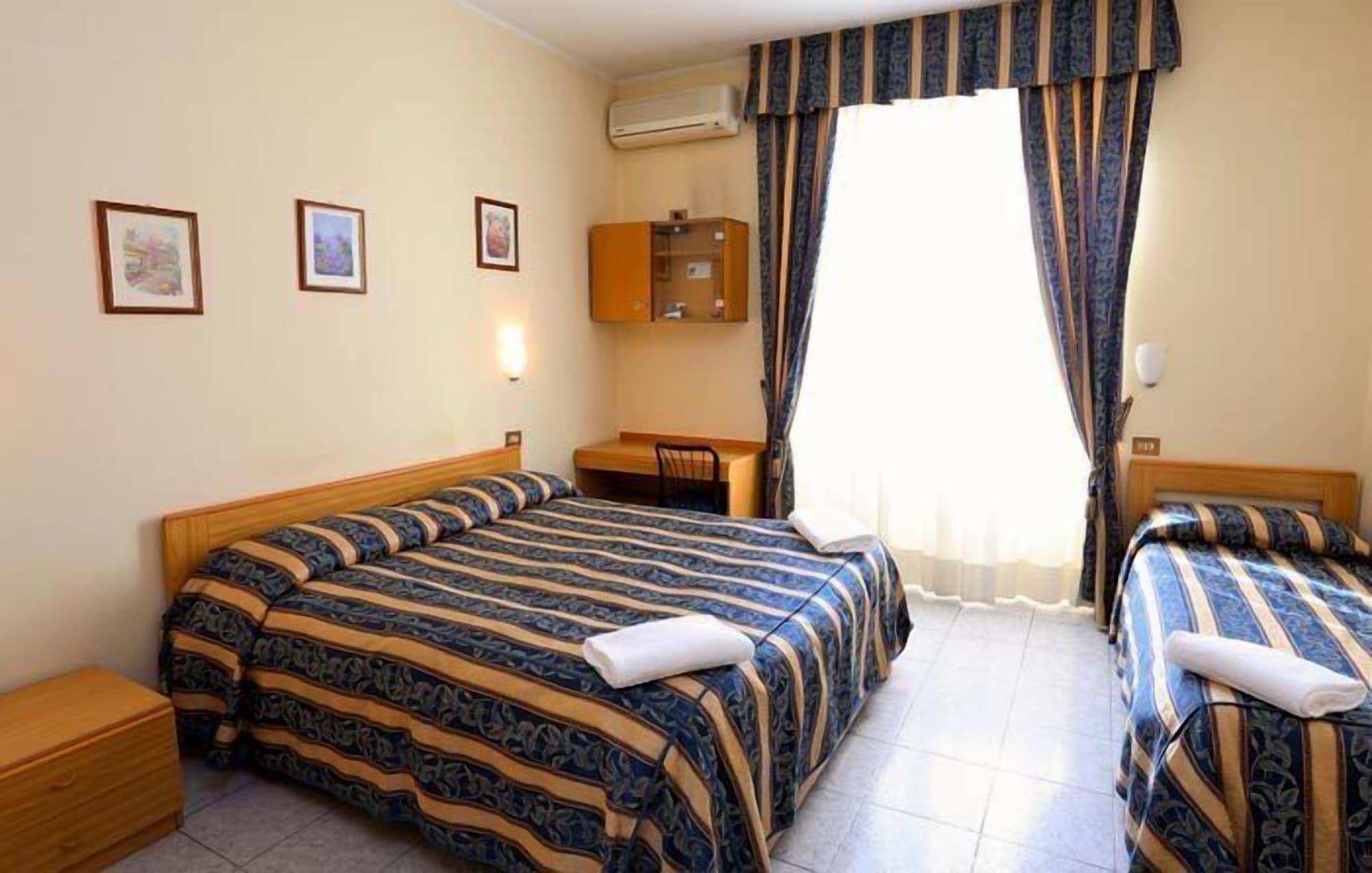 Hotel Loreto Milan Exterior photo