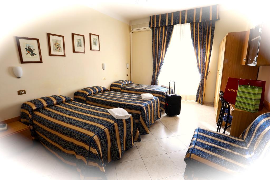 Hotel Loreto Milan Room photo