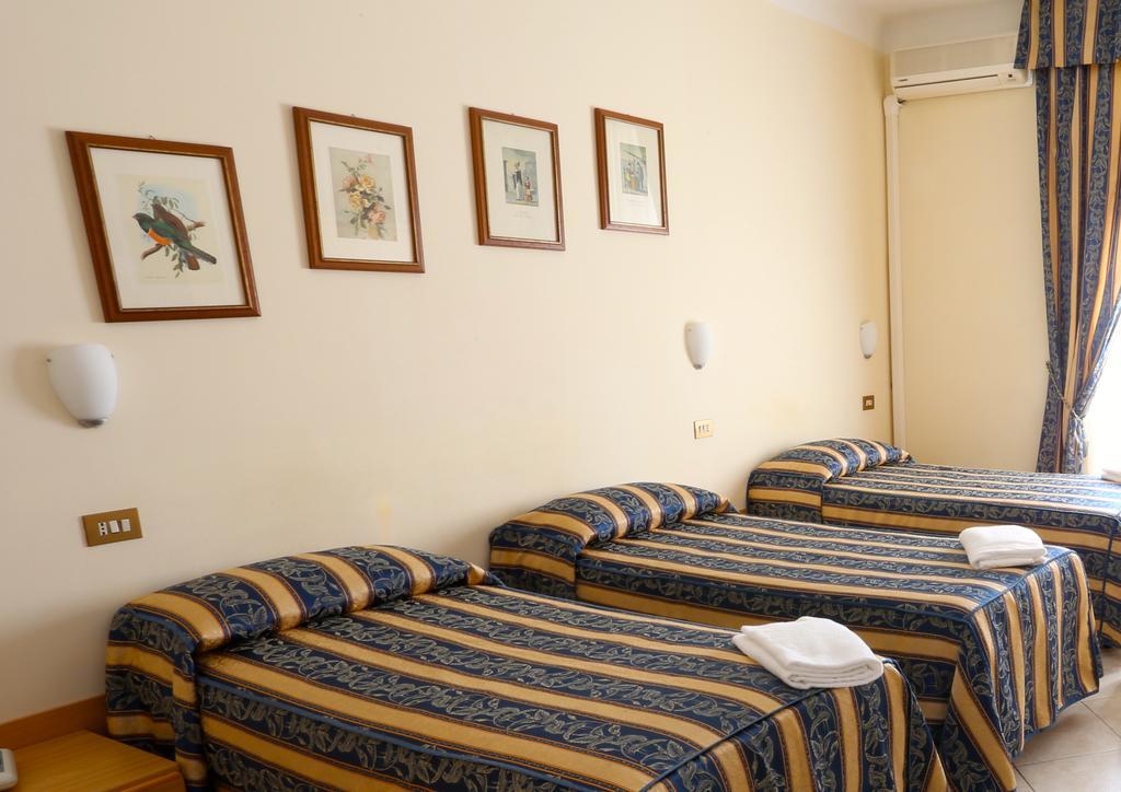 Hotel Loreto Milan Room photo