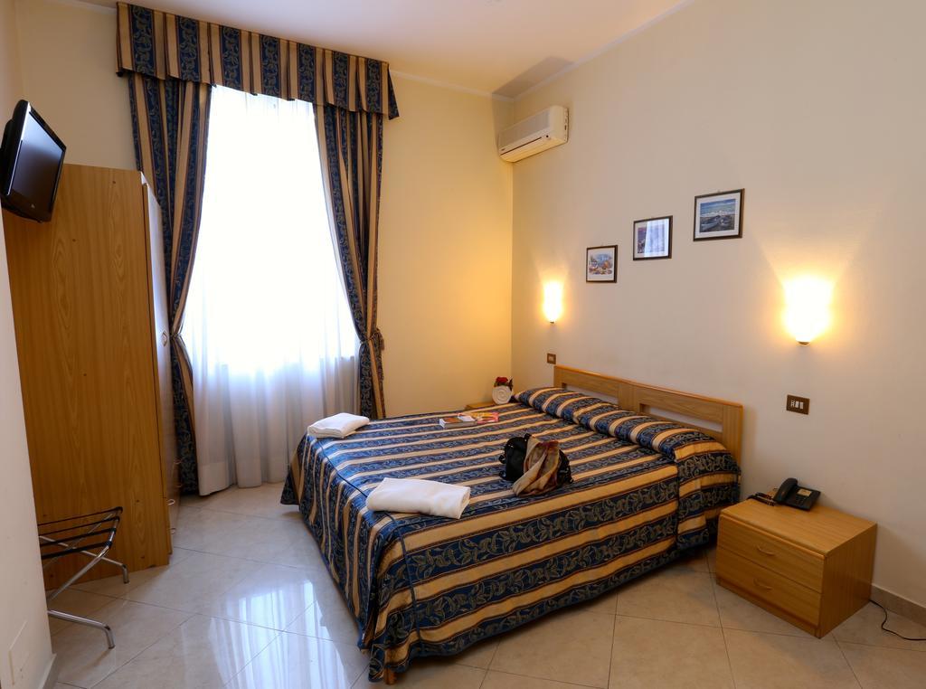 Hotel Loreto Milan Room photo